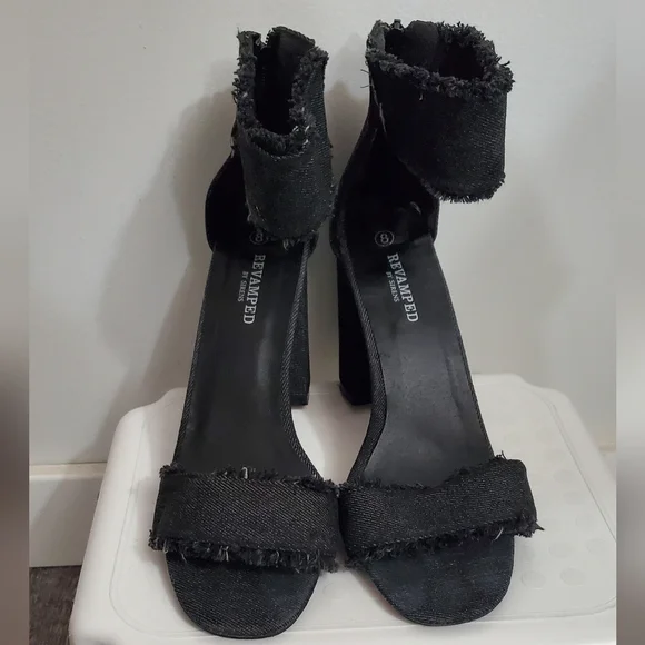 Shoe - Picture 2 of 2